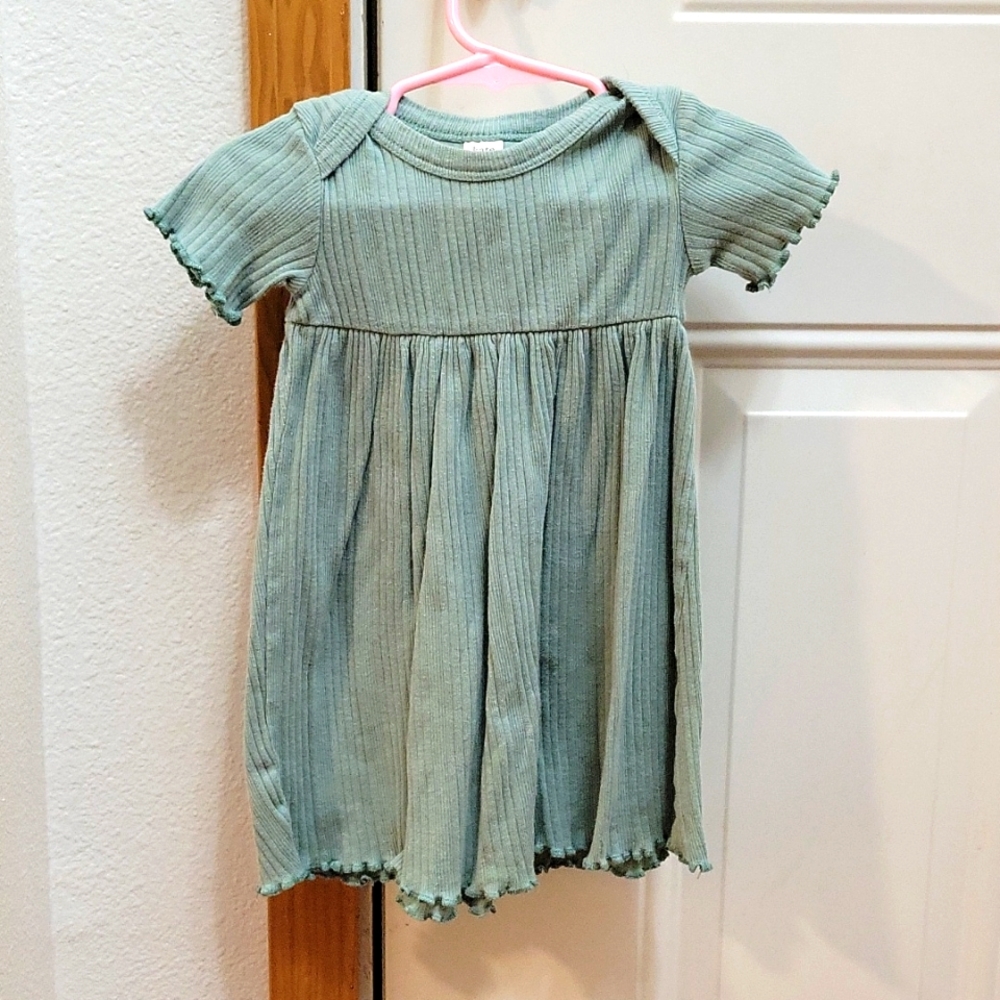 Kate Quinn dress